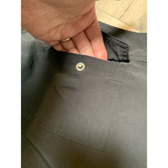 L.L.Bean Women’s 14 Black Item ODRDS2 Two Button Zip Capri Pant - Picture 6 of 8